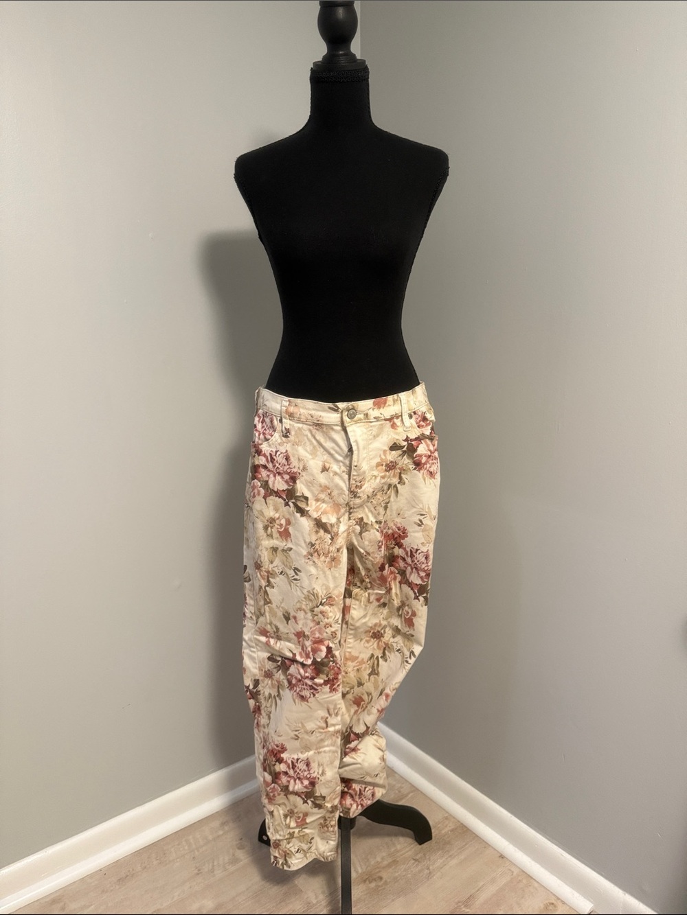 Buffalo David Bitton Floral Skinny Pants in Cream with Pink Accents